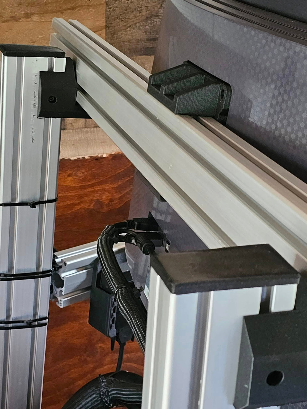 VESA standard 100x100mm 4080 mount